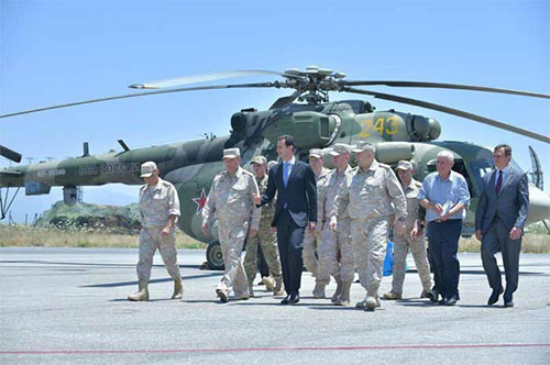 El Presidente de Siria visita la base rusa Hmeymim en Latakia